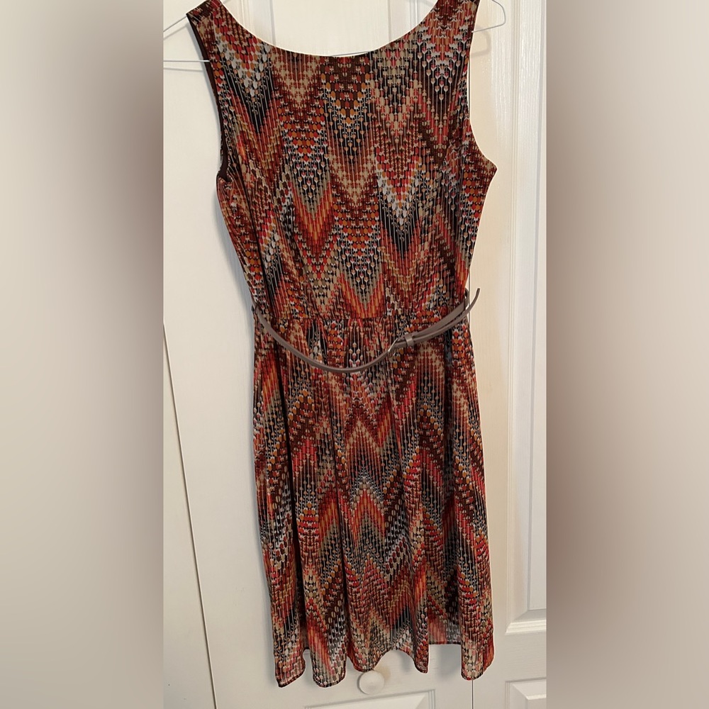 Dressbarn multicolored dress, lining underneath, back zipper, belt, size 8